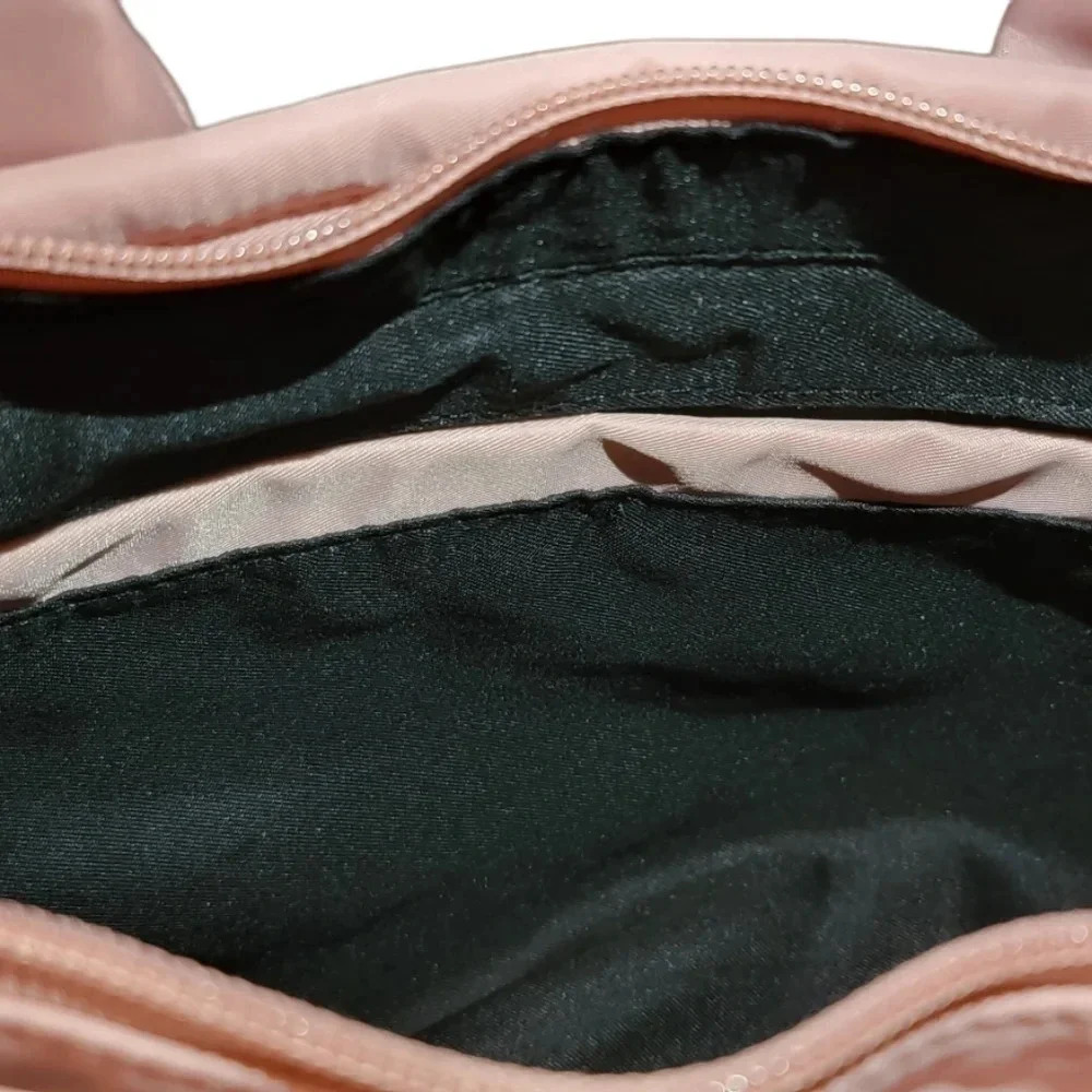 👛HP👛 The Limited Handbag with Airpod Case - Picture 3 of 3